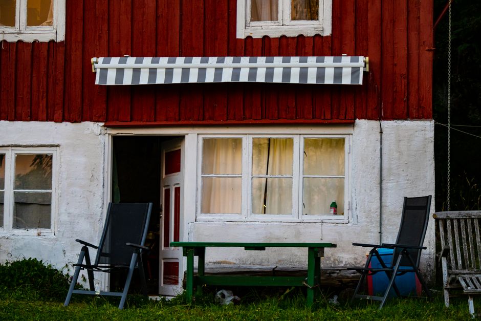 Gezellige Scandinavische zomerverlichting op veranda. Gezellige Scandinavische zomerverlichting op veranda.